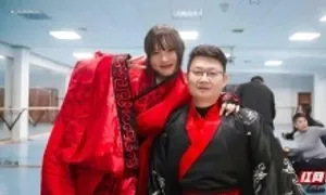 Cô gái cưới ân nhân cứu mạng sau 17 năm